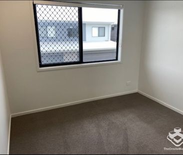 3 BEDROOM TOWNHOUSE - Double Garage, Air Cons, Pets Welcome - Photo 2
