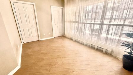 Condo for rent, Montréal (Ville-Marie) - Photo 2