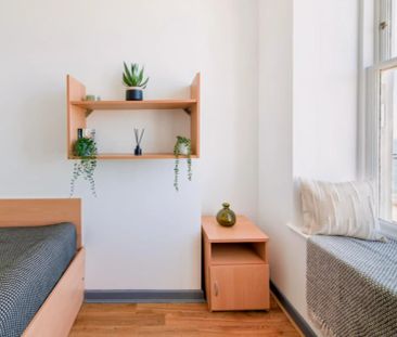Silver Ensuite with View - Photo 5