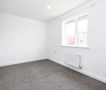 2 bedroom end of terrace house to rent - Photo 3