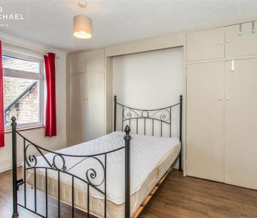 4 bedroom terraced house to rent - Photo 3