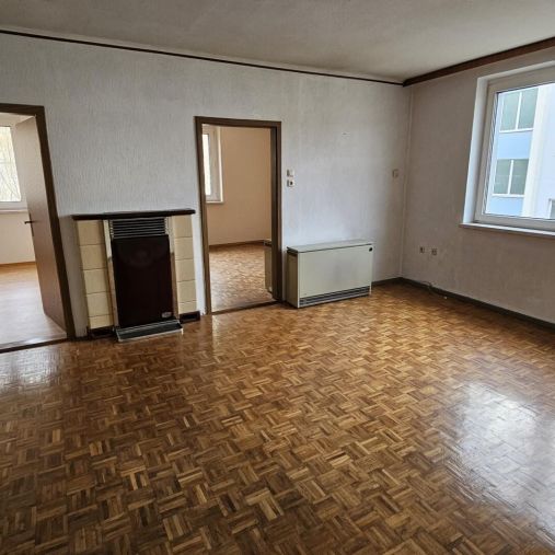 3 Zimmer Genossenschaftswohnung zur Selbstrenovierung – neben Fröschnitzbach und Bahnanlage - Foto 1