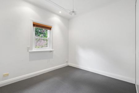 Quintessential Art Deco Apartment - Photo 3