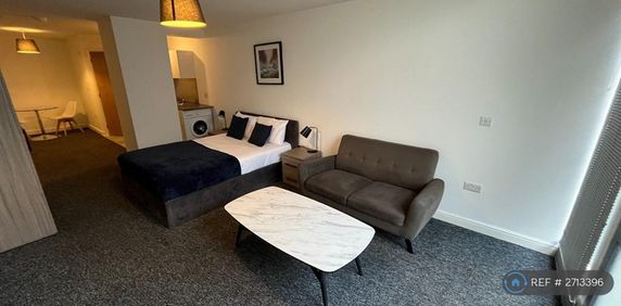 Studio to rent - Photo 2