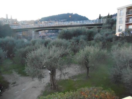 Location Appartement 3 pièces 56m² GRASSE 06130 - Photo 2