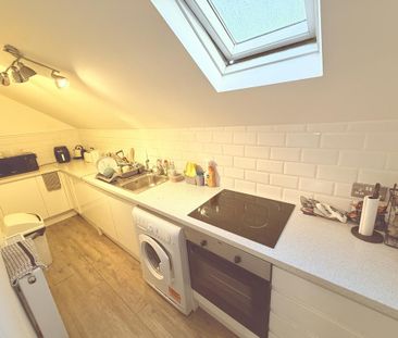 1 bedroom in a flat share to rent - Photo 4