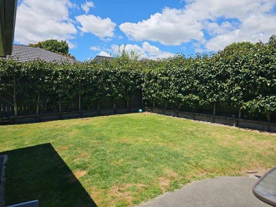 Tucked away in a sought-after neighbourhood - Photo 1