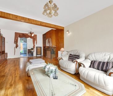 3 Bed Terraced House, Roman Road, E6 - Photo 6