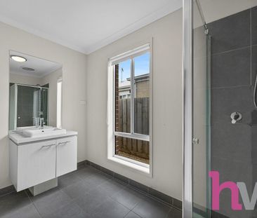 Modern Family Living in Warralily - Photo 5
