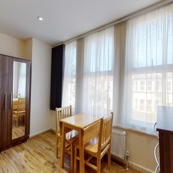 Studio to rent - Photo 1