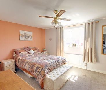 4 bedroom semi-detached house to rent - Photo 6