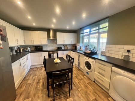 Becketts Park Crescent - Photo 2
