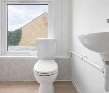 The Slade, London, SE18 - Photo 4