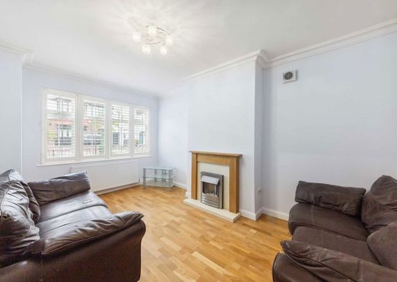 Tilehurst Road, SW18 3EY, London - Photo 1