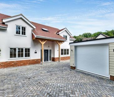 4 bedroom detached house to rent - Photo 2