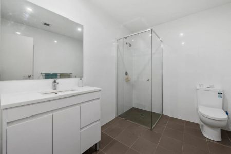 Sunny North Facing Huge Courtyard Apartment - Photo 5