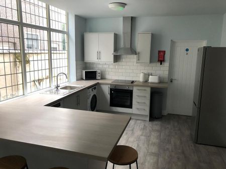 1 bedroom in a house share to rent - Photo 3