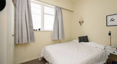 Newtown 3 Bedrooms - Photo 2