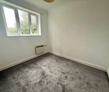 2 bedroom ground floor flat to rent - Photo 2