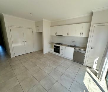 2 Bedroom Townhouse in the Ascot Estate - Photo 4