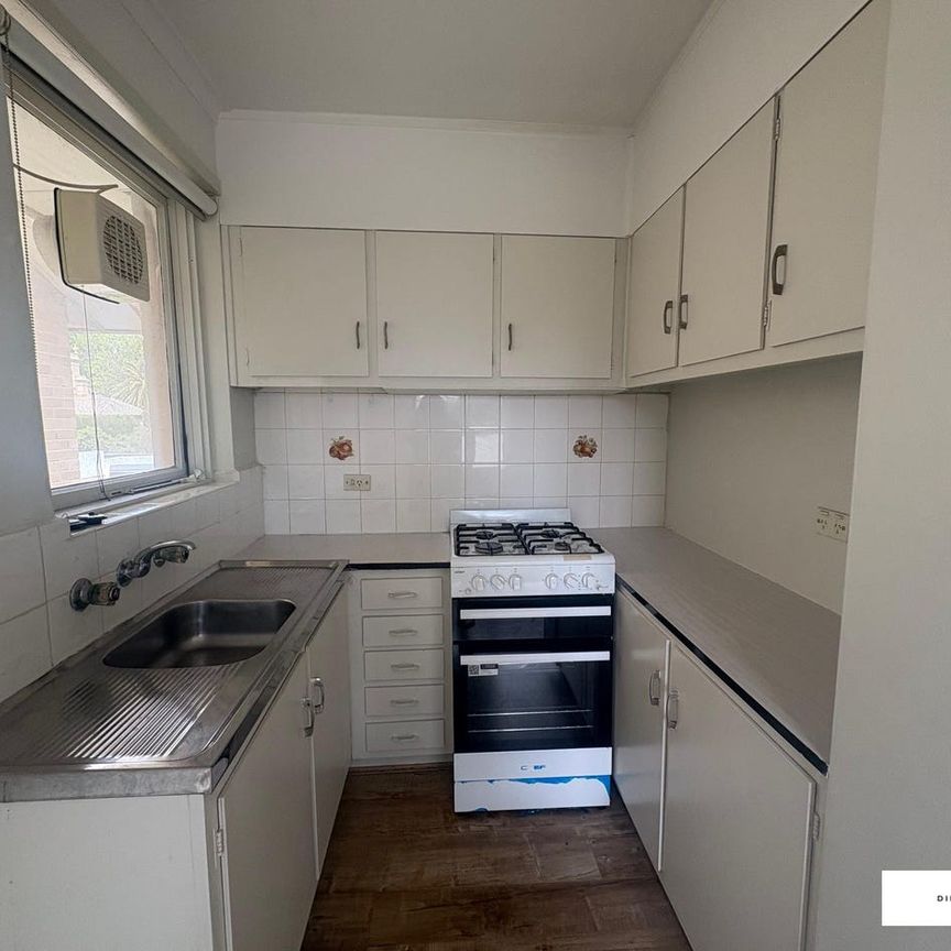 Prime Location! - Photo 1