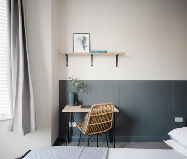 8 Bed Terraced House, Downend Road, BS16 - Photo 1