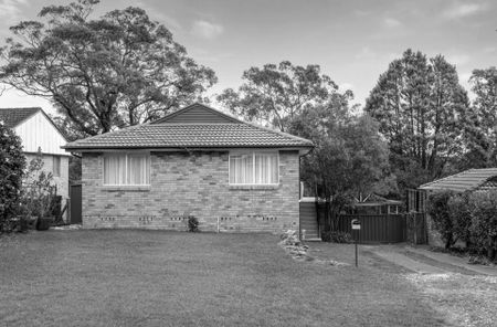 122 White Cross Road, Winmalee - Photo 2