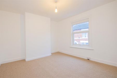 3 bed House - Mid Terrace To Let - Photo 5