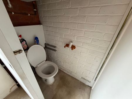 Braden Road, Penn, Wolverhampton - Photo 2