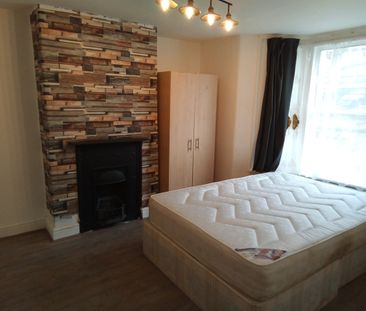Room in a Shared House, Glyn Road, E5 - Photo 1