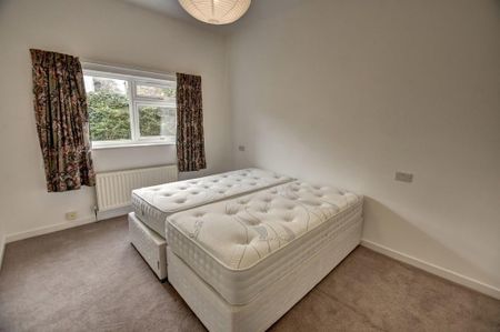 2 bedroom detached bungalow to rent - Photo 2