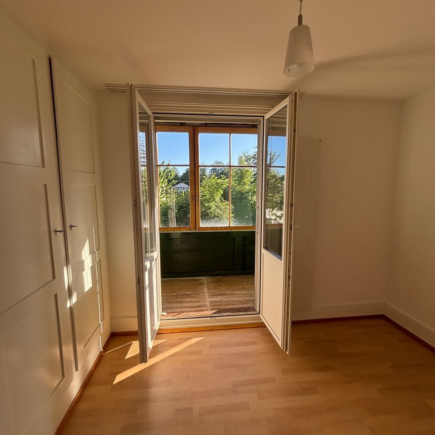 Schöne Altbau 4.5 Zimmerwohnung zu vermieten . - Foto 1