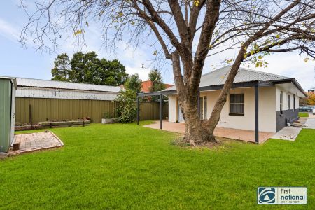 SUN-FILLED CBD COTTAGE - Photo 5