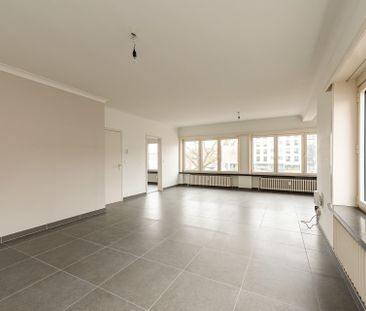 GERENOVEERD DUPLEX APPARTEMENT MET 3 SLPKS OP GUNSTIGE LOCATIE - Photo 4