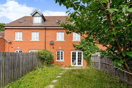 4 bedroom terraced house to rent - Photo 3