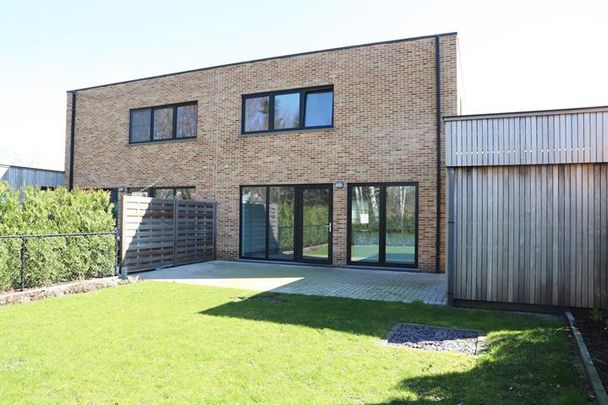 Mooie halfopen woning met tuintje - Photo 1