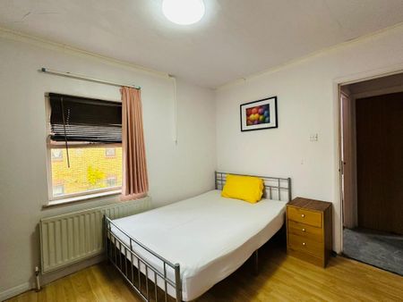 2 bedroom end of terrace house to rent - Photo 5