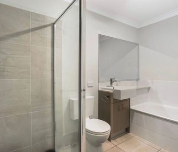 Convenient Modern TownHouse - Photo 6