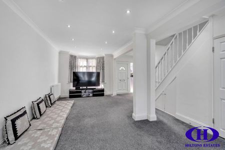 5 bedroom semi-detached house to rent - Photo 2
