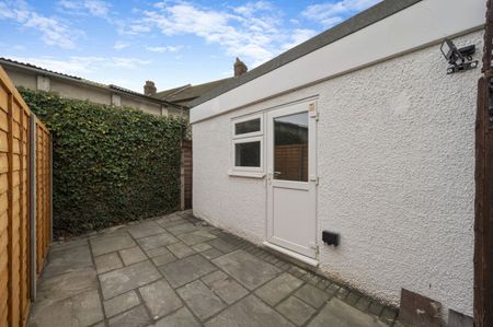 Church Hill Road, Cheam, SM3 - Photo 3