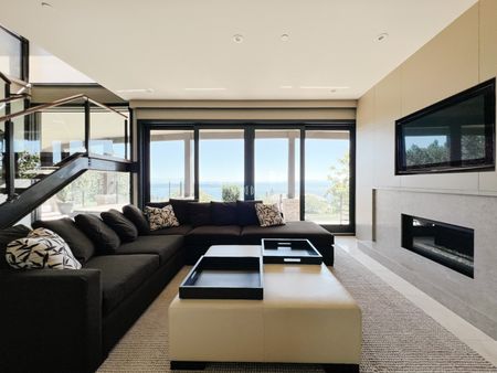 Lap of Luxury! - Photo 3