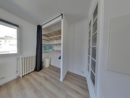 T4 à l'etage d'une maison avec balcon, cave et cour privative, - Photo 3