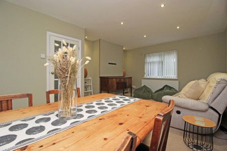 3 bedroom terraced house to rent - Photo 3