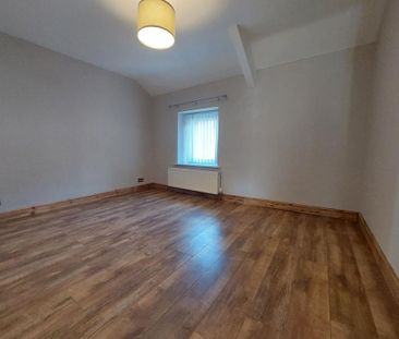 3 bedroom end of terrace house to rent - Photo 4