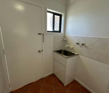 Spacious 2 Bedroom unit with a low maintenance yard! - Photo 6
