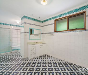 UNIQUE CHARACTER HOME ON SPACIOUS BLOCK - Photo 3