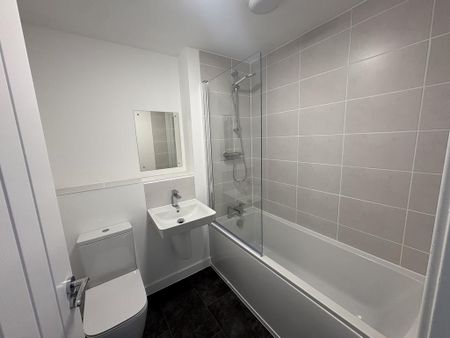 3 bedroom semi-detached house to rent - Photo 4