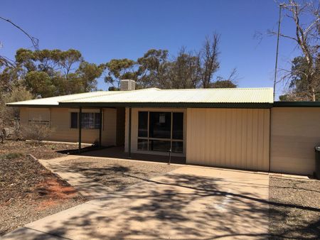 Neat 3 Bedroom Home - Photo 3