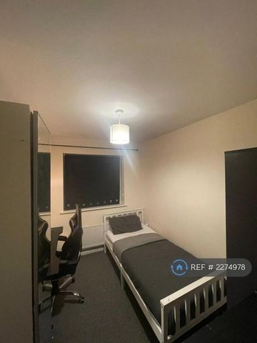 3 bedroom end of terrace house to rent - Photo 4