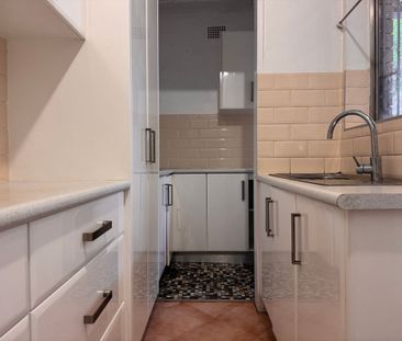 2 Bedroom Townhouse with carspace - Photo 3